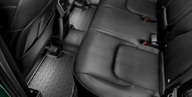 Для чего в автомобиле установлен центральный тоннель на втором ряду кресел 