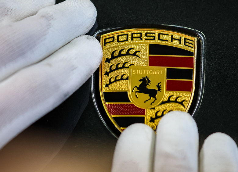 Изображение Porsche хочет, но не может расстаться с активами в России 