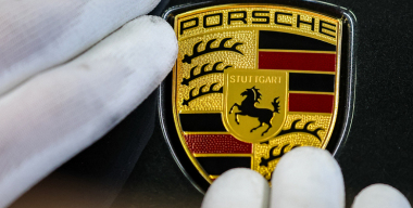 Porsche хочет, но не может расстаться с активами в России 