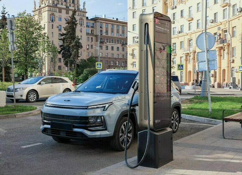 В Москве начнут строить зарядные хабы для электромобилей