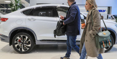 Продажи автомобилей в России выросли в два раза