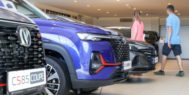 Автомобили в России дешевеют второй месяц подряд