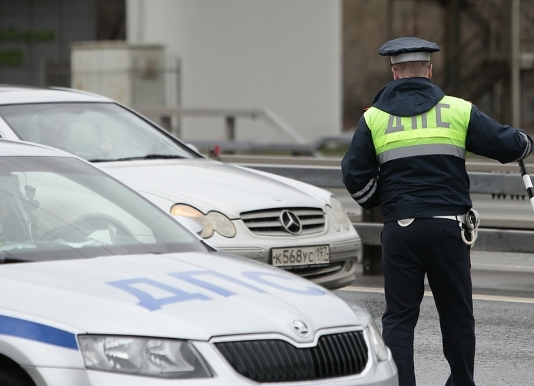 ГИБДД оштрафовала водителя за отказ сесть в патрульную машину