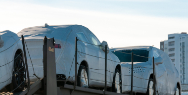 Не только утильсбор виноват: эксперты назвали причины высоких цен на авто