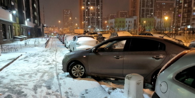 Чем опасна для автомобиля стоянка под уклоном: мифы и реальность