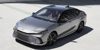 Новая Toyota Camry оказалась дешевле предшественницы