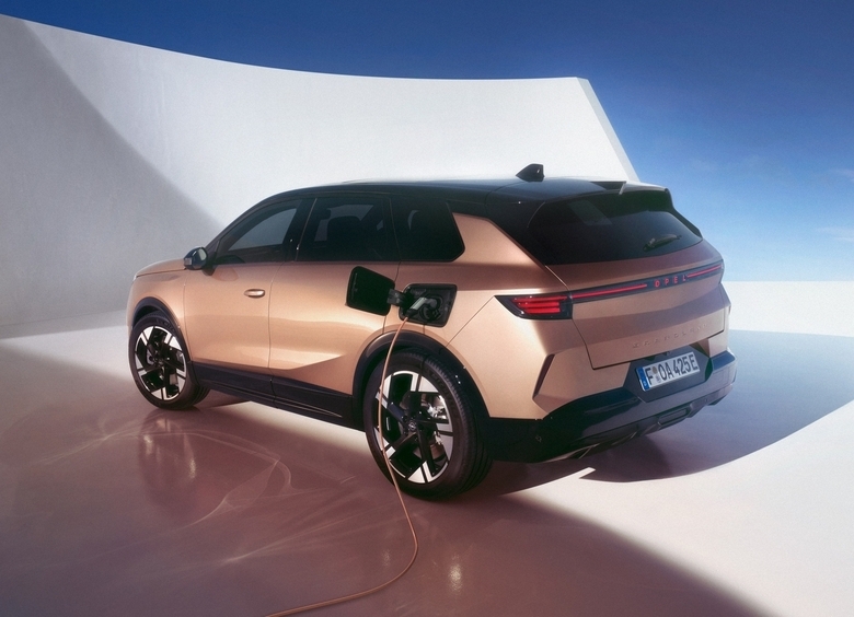 Изображение Opel превратил новый Grandland в электромобиль