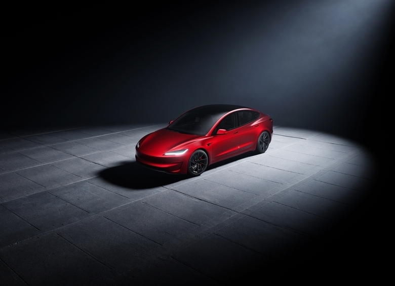 Изображение Tesla представила самую мощную Model 3