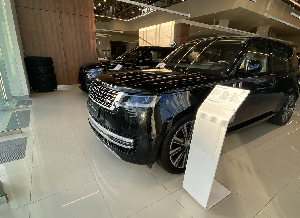 Их там нет: чем сегодня торгуют дилеры Jaguar Land Rover в России