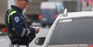 В России хотят разрешить глубокую тонировку передних стекол автомобиля