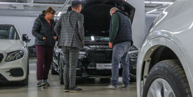 Подержанные машины в России продолжают дешеветь