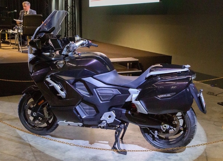 НАМИ открыл прием заказов на мотоциклы Aurus Merlon
