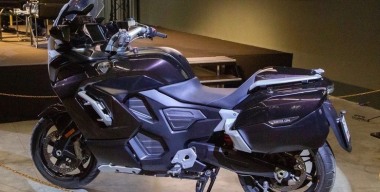 НАМИ открыл прием заказов на мотоциклы Aurus Merlon