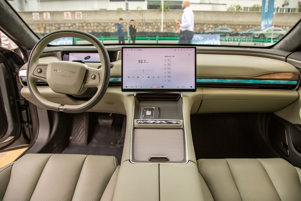 Китайский Porsche Panamera на батарейках: первое знакомство с Exlantix ES