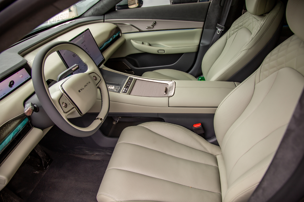 Китайский Porsche Panamera на батарейках: первое знакомство с Exlantix ES