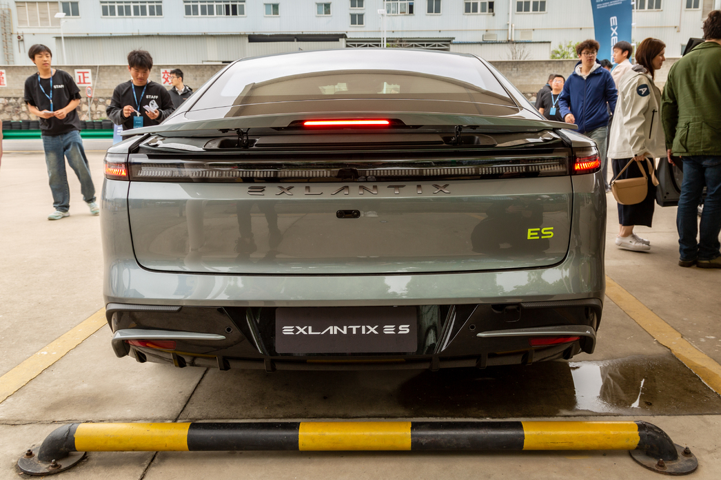 Китайский Porsche Panamera на батарейках: первое знакомство с Exlantix ES