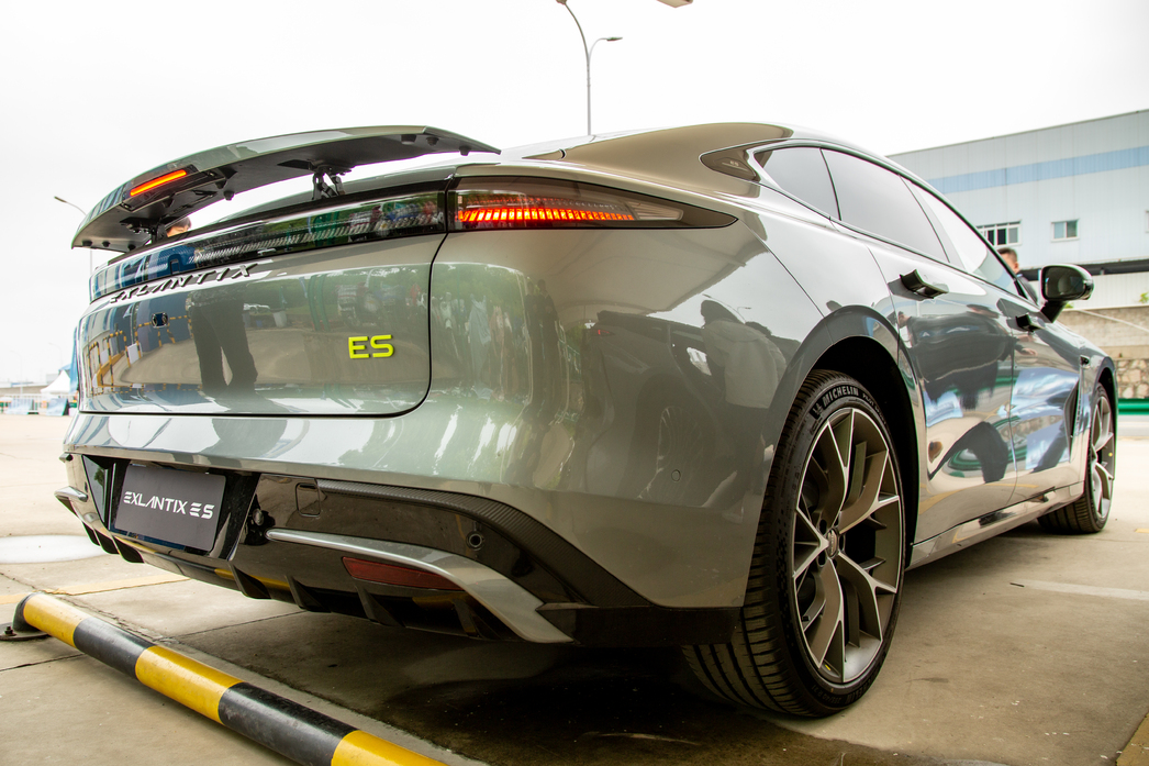 Китайский Porsche Panamera на батарейках: первое знакомство с Exlantix ES