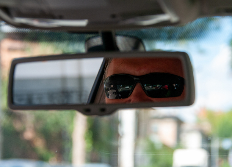 Фокус с оптикой: зачем перекупы перед сделкой надевают солнцезащитные очки