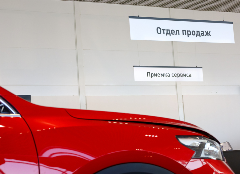 Обнищали: российские водители перестали покупать кроссоверы