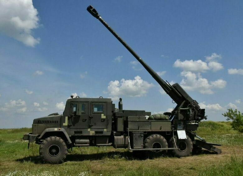 Изображение На Украине сожгли три редкие бандеровских гаубицы на шасси грузовика