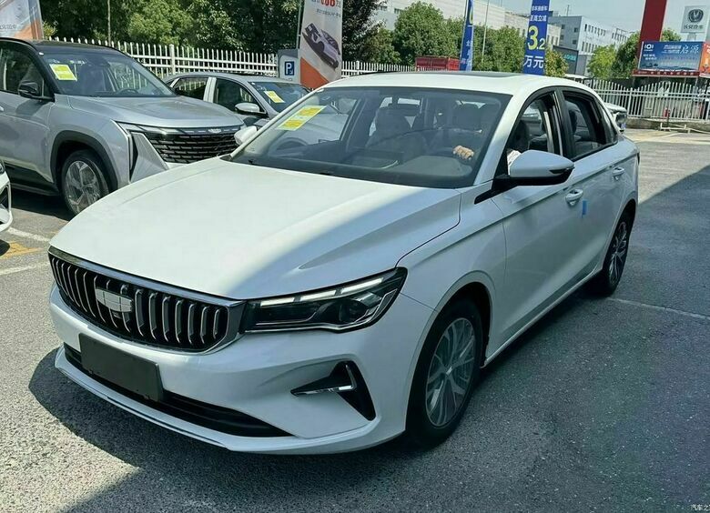 Изображение Geely слегка обновила седан Emgrand