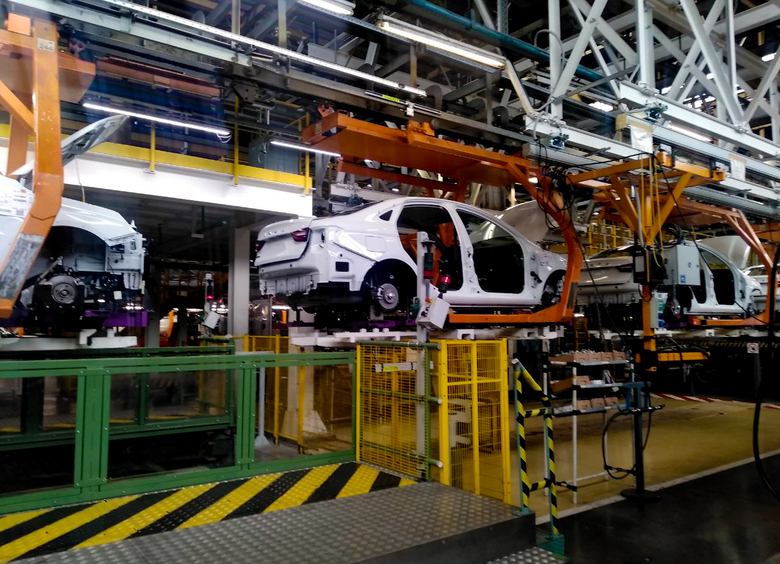 Изображение Одолжи до получки: сколько получают сотрудники российских автозаводов