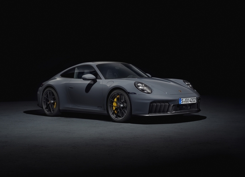 Изображение Porsche 911 впервые получил гибридную модификацию