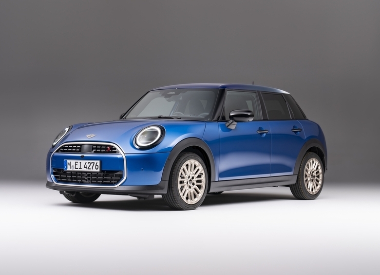 Изображение MINI Cooper четвертого поколения получил пятидверную версию