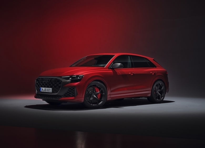 Изображение Audi представила 640-сильный кроссовер RS Q8 performance