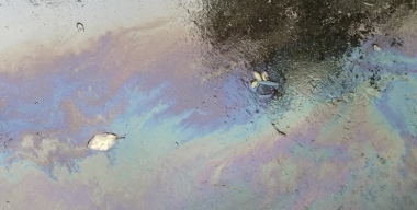 Российские власти резко повышают цены на бензин