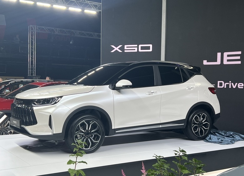 Изображение На пятки Chery и Geely: компактный кроссовер Jetour Х50 представили официально