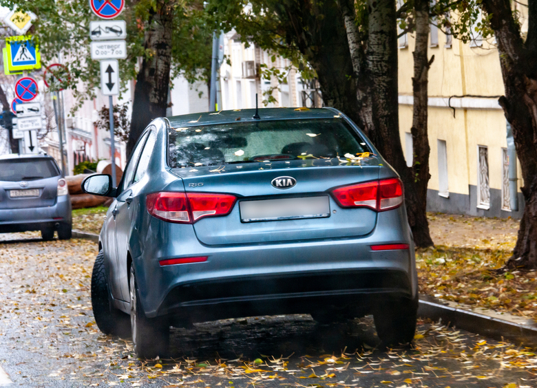 Изображение Автоэксперт объяснил, почему парковать авто с вывернутыми колесами очень опасно