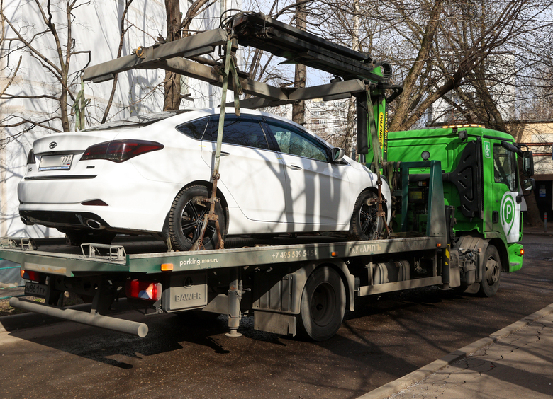 Изображение Оповещать водителей о принудительной эвакуации авто могут начать уже с 1 января