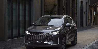 Компания Jetour объявила цены и комплектации кроссовера Х50