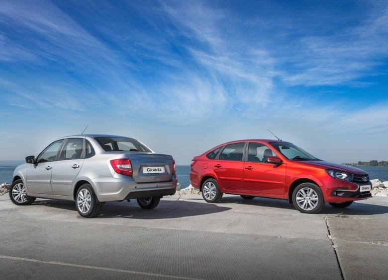 Изображение Kia Rio, LADA Granta и Vesta лидируют по продажам в РФ