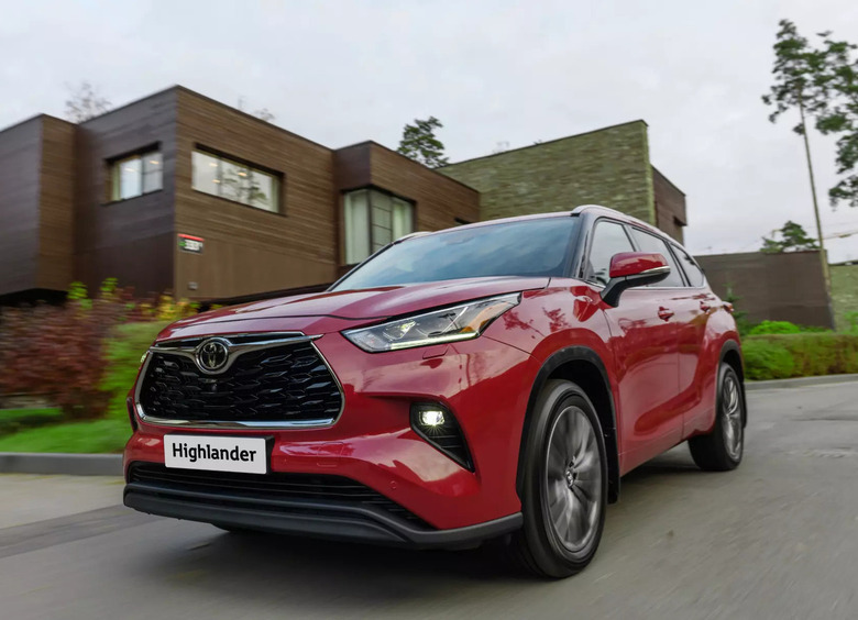 Изображение Toyota отзывает в России более двух тысяч кроссоверов Highlander