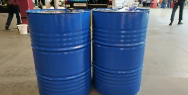 Эксперт объяснил, почему СТО покупают моторное масло не в канистрах, а в бочках