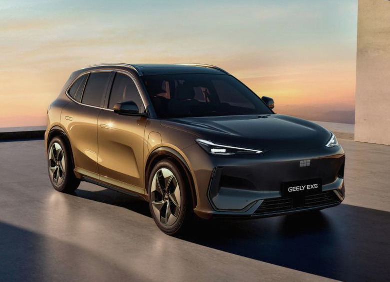 Электрический кроссовер Geely EX5 появился в шоу-румах дилеров