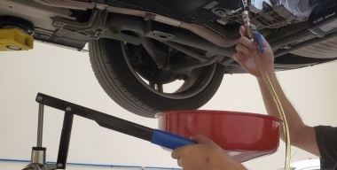 Почему автослесари часто выполняют лишь частичную замену масла в АКП