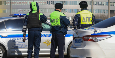 Подмигивает странно: как и кому пожаловаться на неисправный светофор