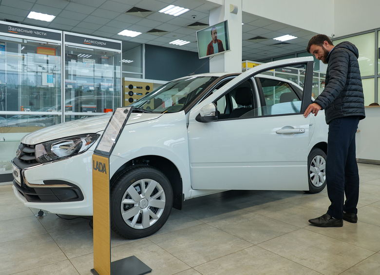 Изображение АВТОВАЗ не отказывается от Granta, Chery запускает новый бренд, камеры начнут штрафовать за езду без ОСАГО в 2026 году: итоги недели