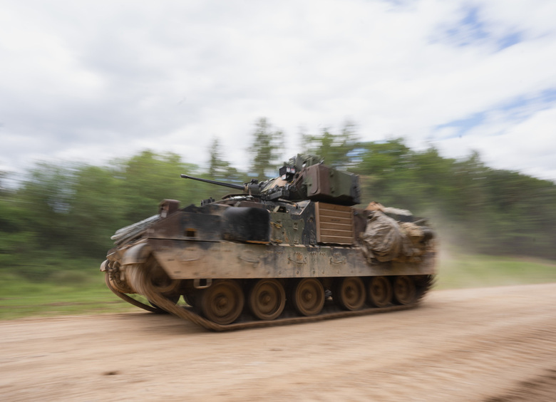 Изображение Российские морпехи кошмарят ВСУ на трофейной БМП M2 Bradley