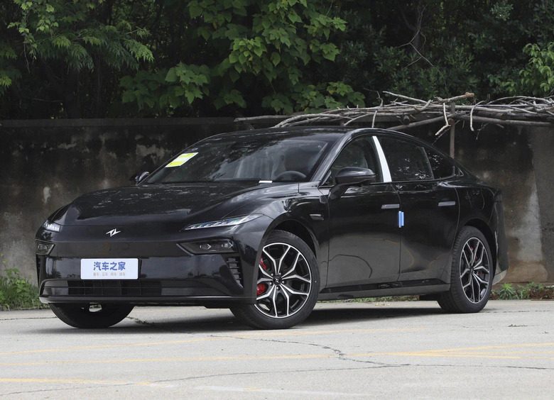 Изображение Dongfeng eπ 007, который ждут в России, получил обновленный салон