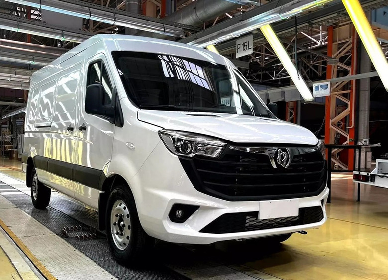 Изображение В России запустили производство фургонов Sollers SF5 с российским «автоматом»