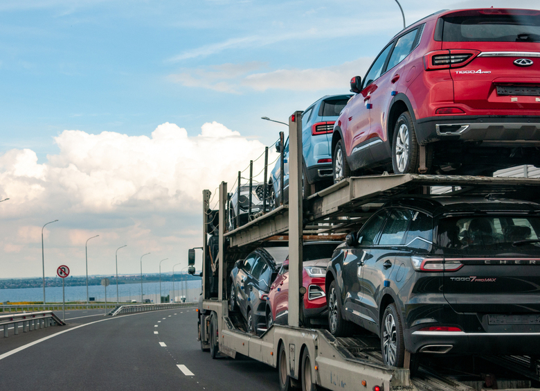 Изображение Поставки новых легковых автомобилей в Россию рухнули на 74% за год
