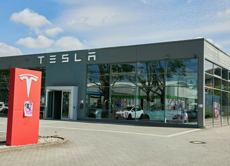 Изображение Ссора с Трампом или устаревшие модели: почему слабеет Tesla