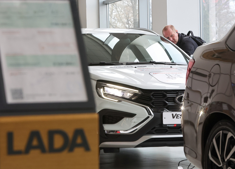Изображение Российские продажи новых легковушек и машин LCV сократились на 27%