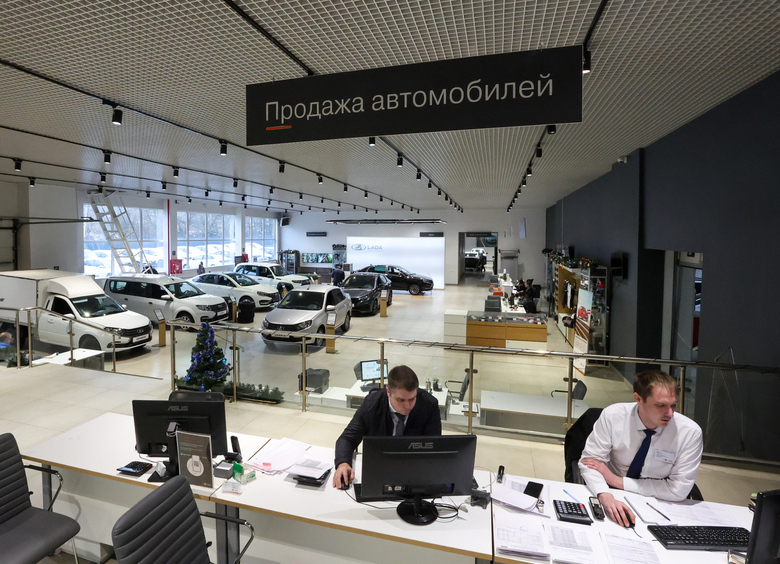 «Спасайте дилеров»: за кризис автобизнеса будут расплачиваться простые россияне