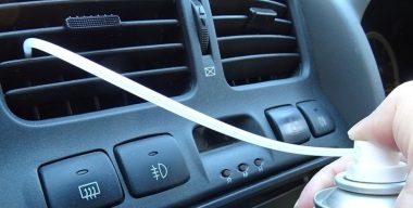 Почему чистка «кондея» машины аэрозолем не всегда устраняет дурной запах в авто