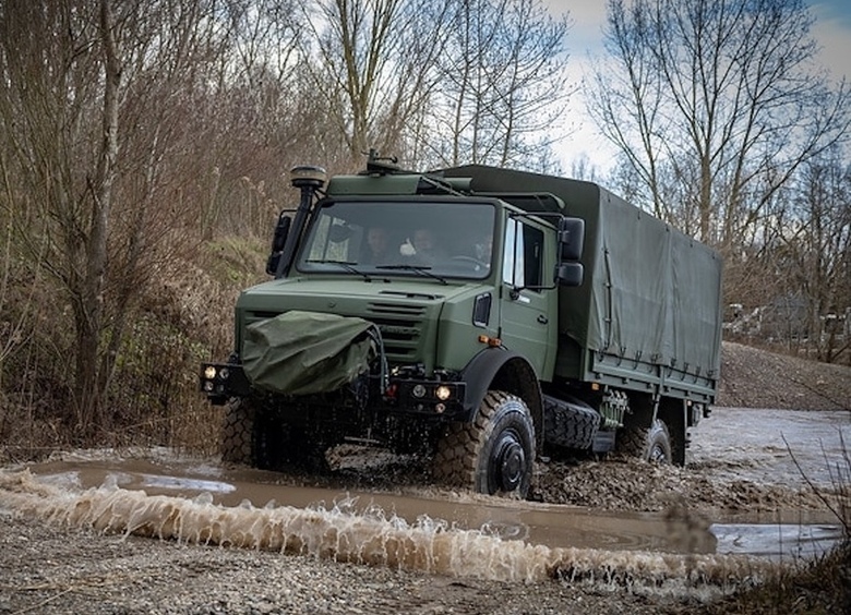 Изображение Крыса тыловая: сотни Mercedes-Benz Zetros служат бандеровцам